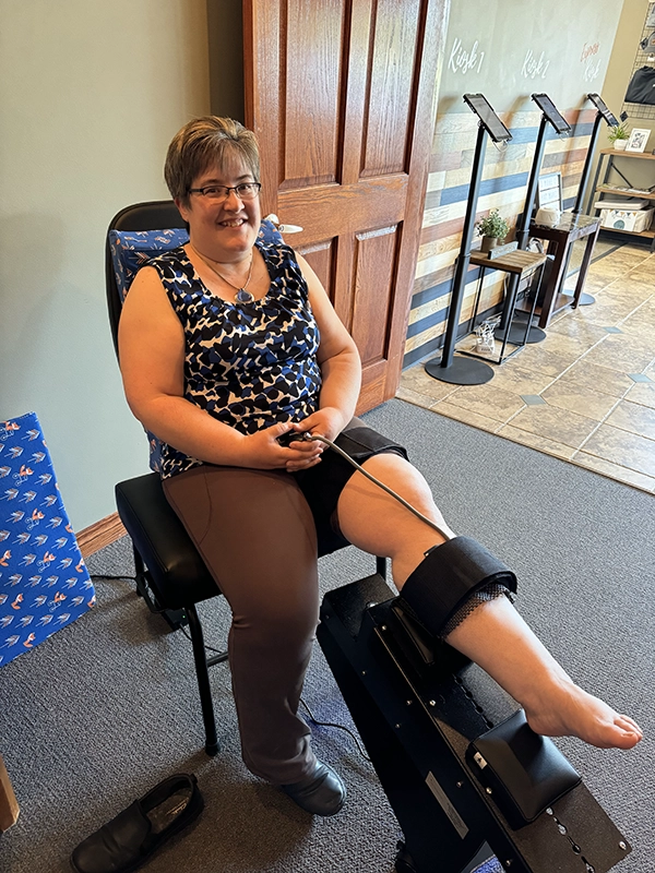 Chiropractic-Kalamazoo-MI-Knee-Decompression-Patient